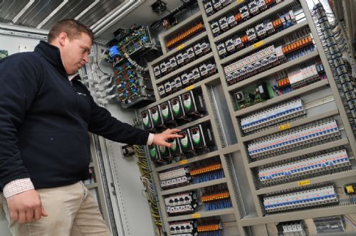 Hi-Tech solution for one of the UK's largest broiler farms Hi-Tech solution for one of the UK's largest broiler farms