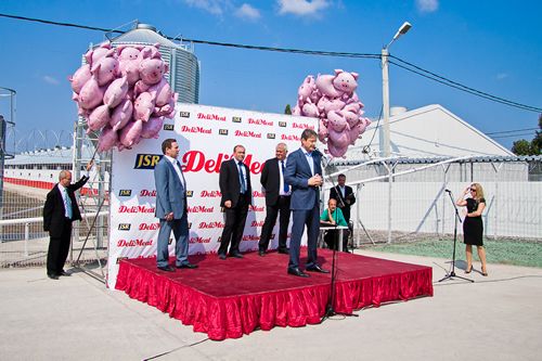 Russian dignitaries, local press and national TV, gathered at the official opening of the Delimeat Farming Complex, a 3,000 sow nucleus herd stocked by JSR Genetics Russian dignitaries, local press and national TV, gathered at the official opening of the Delimeat Farming Complex, a 3,000 sow nucleus herd stocked by JSR Genetics