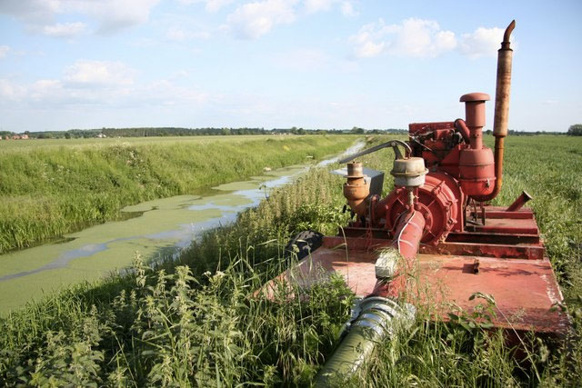 Farmers need reliable source of <a href='javascript:void(0)' class='keyword' id='12' style='text-decoration:underline;color:blue' >water</a> to cope with dry years, as new report published Farmers need reliable source of <a href='javascript:void(0)' class='keyword' id='12' style='text-decoration:underline;color:blue' >water</a> to cope with dry years, as new report published
