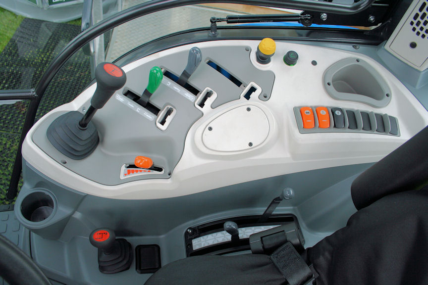Buyers of the new Landini 4 Series can choose simple mechanical control of the three-point linkage (pictured) or a more sophisticated electronic system. Hydraulic remote valve levers are set at a comfortable angle. Buyers of the new Landini 4 Series can choose simple mechanical control of the three-point linkage (pictured) or a more sophisticated electronic system. Hydraulic remote valve levers are set at a comfortable angle.