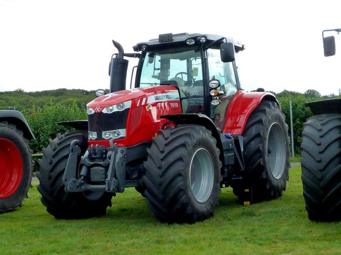 MasseyFerguson7618Essential