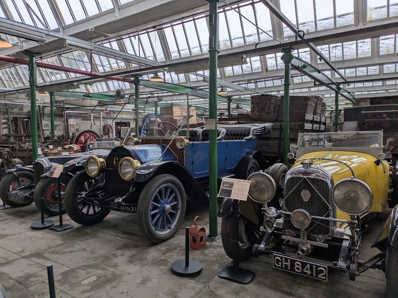 Gordon Rigg Garden, Home & Leisure & Rigg's Farm Shop (Todmorden)