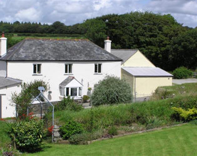 FarmingUK Higher Manaton Farmhouse Cornwall Farm Rentals B&B