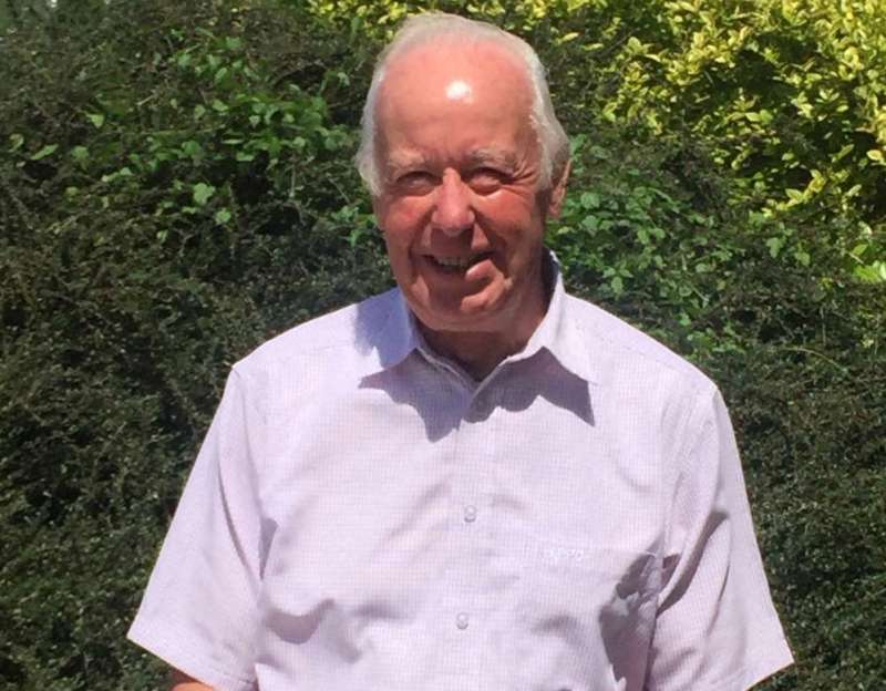 Show organiser presented with lifetime achievement award for service to Holstein breed Show organiser presented with lifetime achievement award for service to Holstein breed