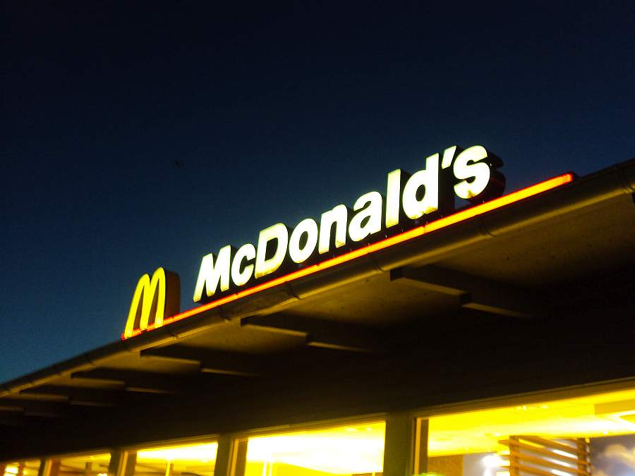 McDonald's vows to serve more antibiotic-free meat McDonald's vows to serve more antibiotic-free meat