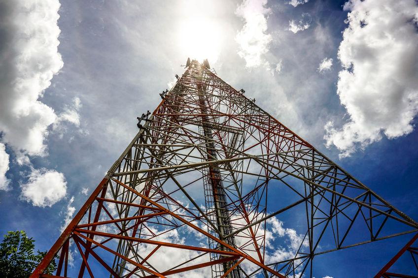 Caution urged as landowners offered ‘less than a fiver’ for radio mast sites Caution urged as landowners offered ‘less than a fiver’ for radio mast sites