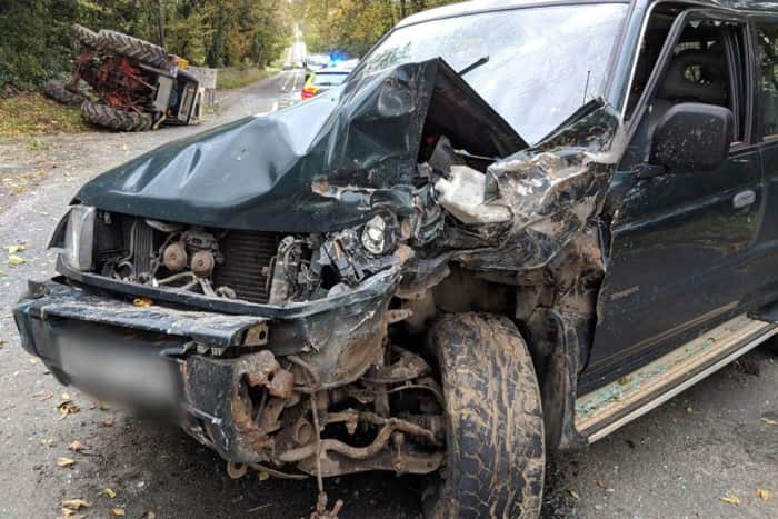 Car which fails to stop for police ends up colliding with tractor