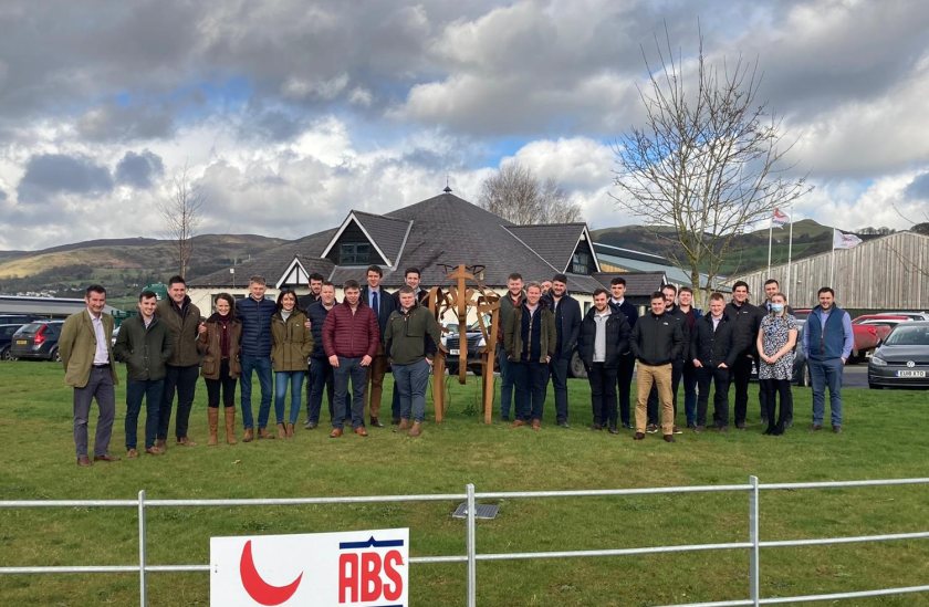 Young livestock auctioneers visit one of two premier bull studs in UK - Vimarsana News