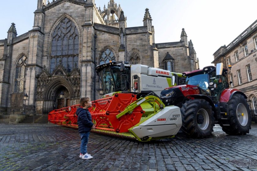 Special harvest thanksgiving service pays tribute to Scottish farmers - Vimarsana News