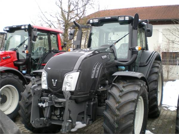 Valtra T153