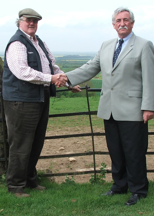 Richard Burns from Saxon presenting Richard Hayward with first prize in Saxons Gallant competition