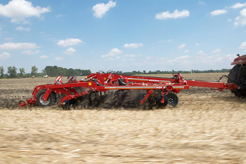 The Tiger range comprises three cultivators; the four-bar cultivator Tiger AS, the three-bar designed Tiger LT and the Tiger MT, a combination of disc harrow and cultivator