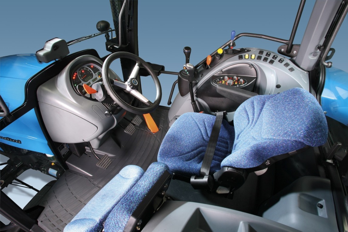 Inside the smart and spacious cabin of the new Landini Powermondial 120 Top.