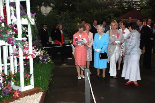 Queen looks at NFU display