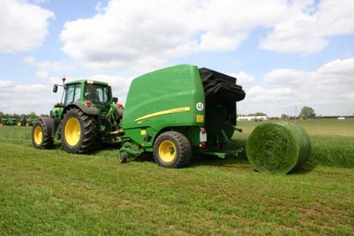 John Deere 960 round baler at Grassland 2011