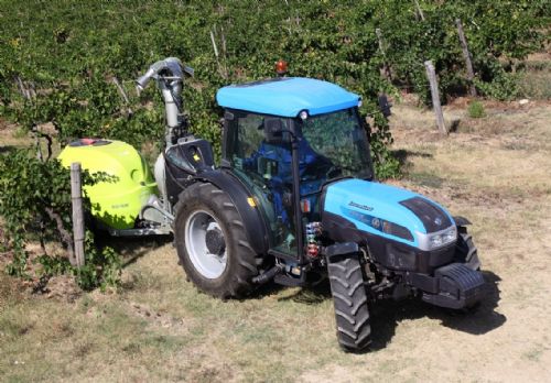 With 110hp from its four-cylinder Perkins engine, the Landini Rex 120F is the most powerful gearbox transmission fruit tractor available.