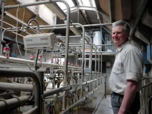 Somerset organic dairy farmer Peter House is saving energy and cutting costs following the installation of a new solar thermal system at Dyke’s Farm