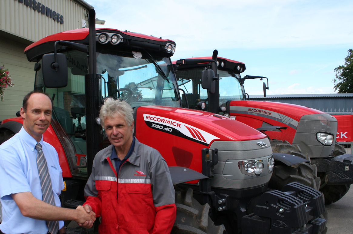 Steve Cann (left), area sales manager with GB distributor AgriArgo UK, congratulates Richard Read of Read Agriservices on joining the McCormick dealer network.