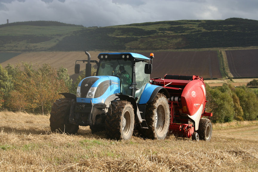 Landini 7-165 Techno handles all straw, silage and hay baling and its 50kph eight-speed powershift transmission and 171hp boost output is put to good use hauling feed, bedding and animals speedily and safely for the different livestock enterprises.