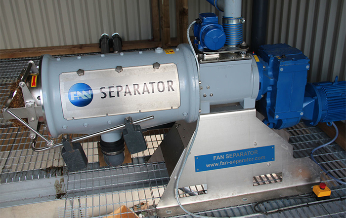 A new screw design, pressure control and extra heavy-duty build enable the FAN Green Bedding separator to produce material dry enough to use as cubicle bedding.