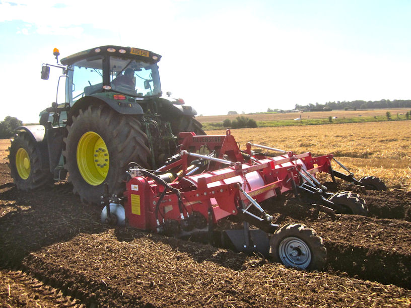 The George Moate Tillerstar one-pass bed tiller-separator is now available to growers in Ireland.