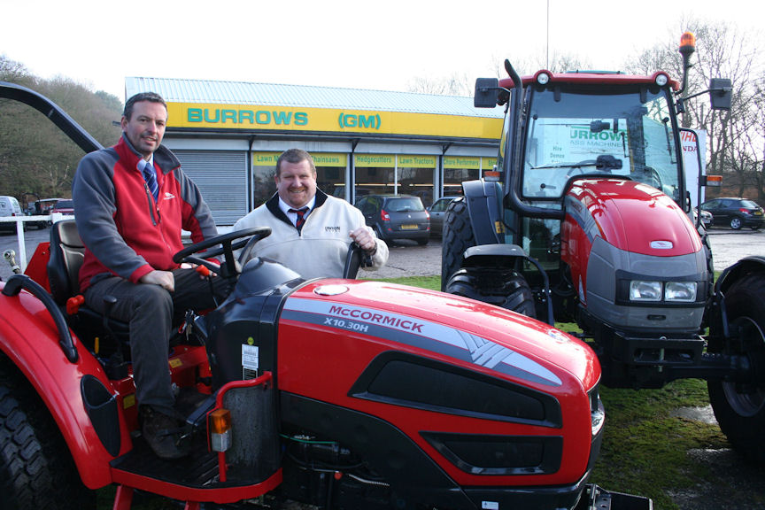 Julian Kearne of Hilton Machinery (left) and Clive Watton of Burrows Grass Machinery – working together to improve service to farming and groundscare customers.