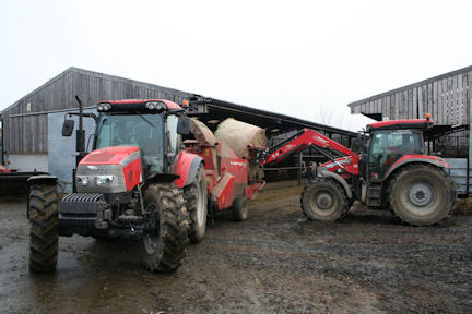 The four-post cab structure of the McCormick MC130’s cab gives the clear all-round visibility that makes life easier when working in and around buildings.