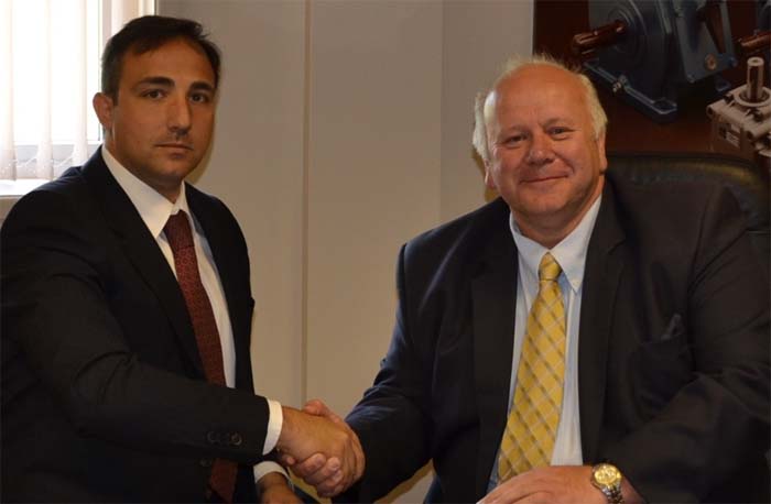 L-R Vincenzo Vanni, Managing Director at Comer Industries (UK) and Nick Sheard, General Manager of HES Tractec