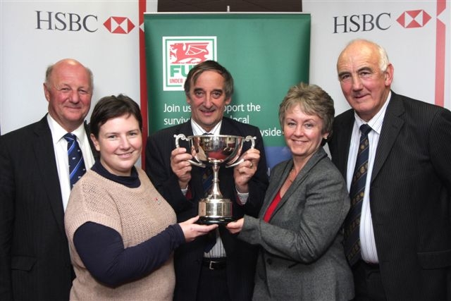Judges Catherine Nakielny (left) and Sarah Williams present Mansel Raymond with the FUW/HSBC award. Also pictured are guest speaker at the FUW’s eve of show function, First Milk’s incoming chairman Sir Jim Paice, and fellow judge Lynn Davies.