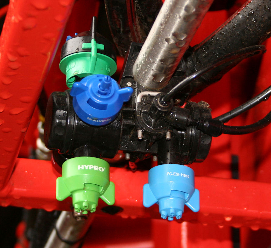 Fitting two Hypro ESI six-stream fertiliser nozzles to the Duo React can provide a five-fold spread of application rates – with a Guardian Air pesticide nozzle waiting in the wings on the four-way turret.