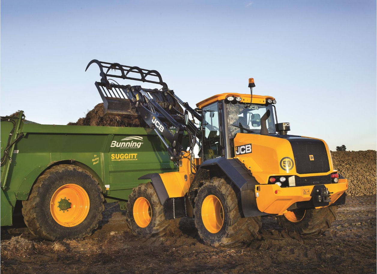 The new JCB Farm Master 418S Agri replaces the 414S/416S models with a new chassis, more power and a new lock-up torque converter.