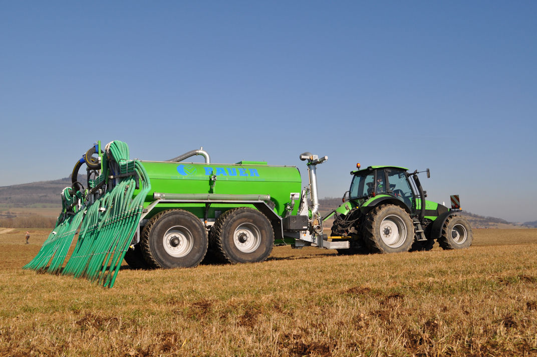 Bauer is now supplying its poly-tank slurry and biogas digestate spreaders direct in the UK and Ireland to establish close links with operators and ensure price competitiveness with other suppliers of high-spec spreaders.