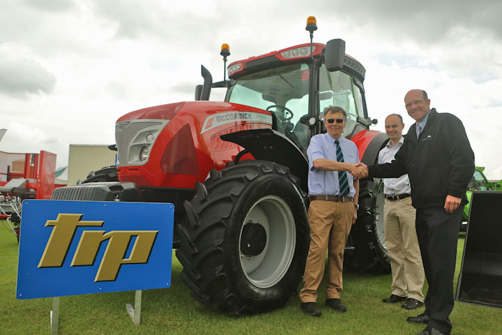 Tim Lawrence of AgriArgo welcomes Roger (left) and Jonathan Pearson to the McCormick sales and service dealer network.