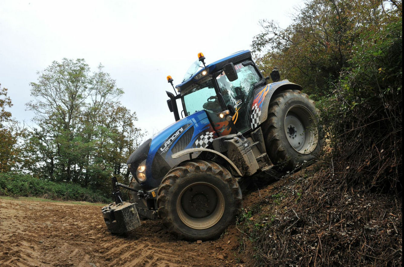 Long bumpy straights, steep gradients and tight turns characterised the rally course.