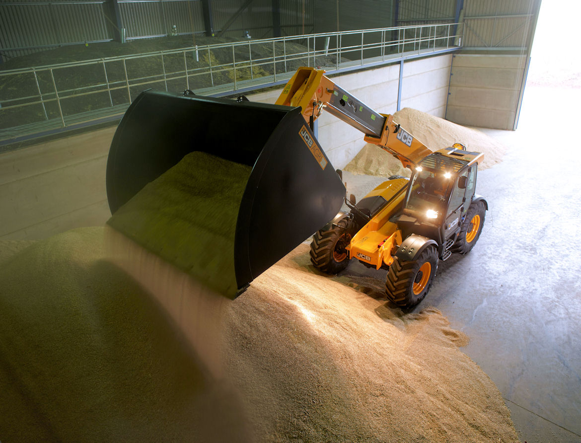 The new Grain Shovels are correctly configured for the host JCB vehicle.