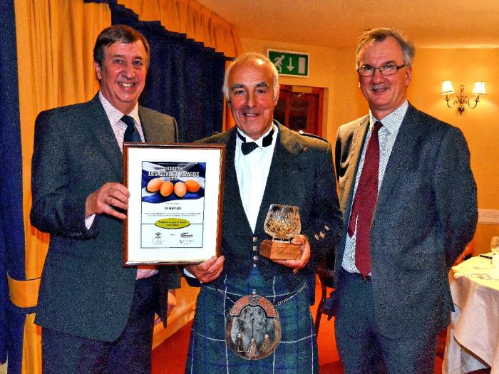 Organic Winner Giles Henry (centre);  Mike Youney, ForFarmers (left);  Professor Nick Sparks, SRUC (right)