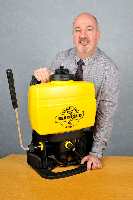 Ian Sutton with the Berthoud Vermorel 2000 Pro knapsack sprayer.