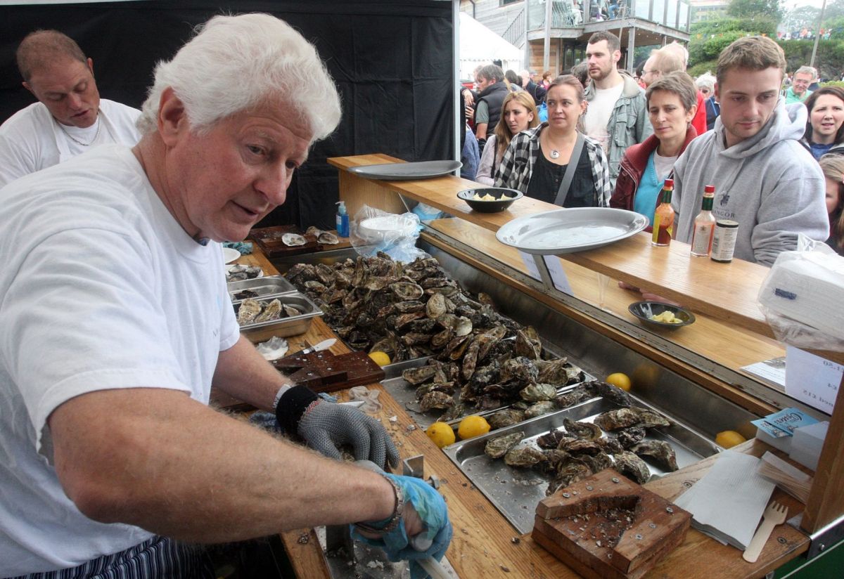 Johan Krijnan serving up oysters at the Menai Bridge seafood festival
