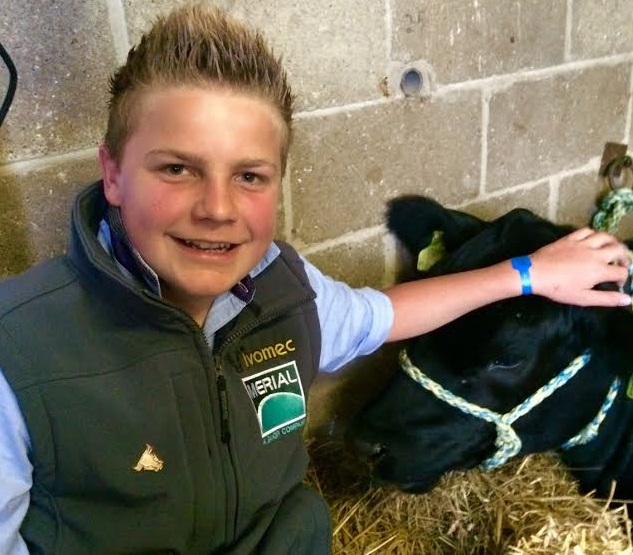 Young farmer Robbie Moore from Kings Lynn with his #TEAMEPRINEX calf