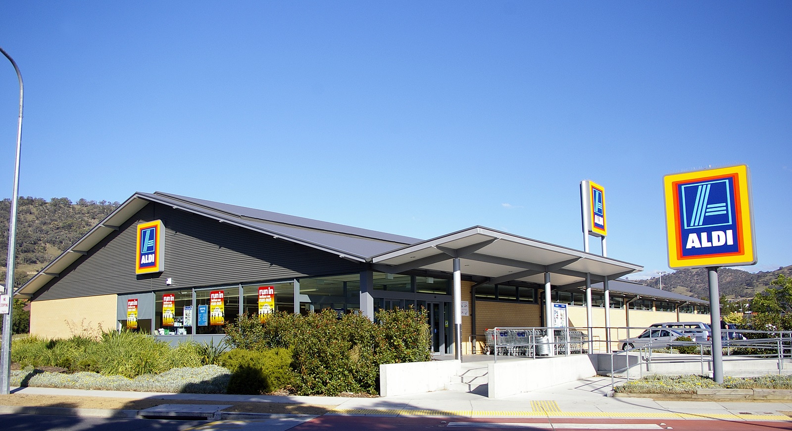 Aldi has become the first retailer to sign up to the NFU’s Fruit and Veg pledge