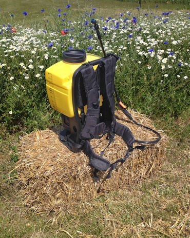 The backframe and harness makes it a secure and comfortable sprayer to use.