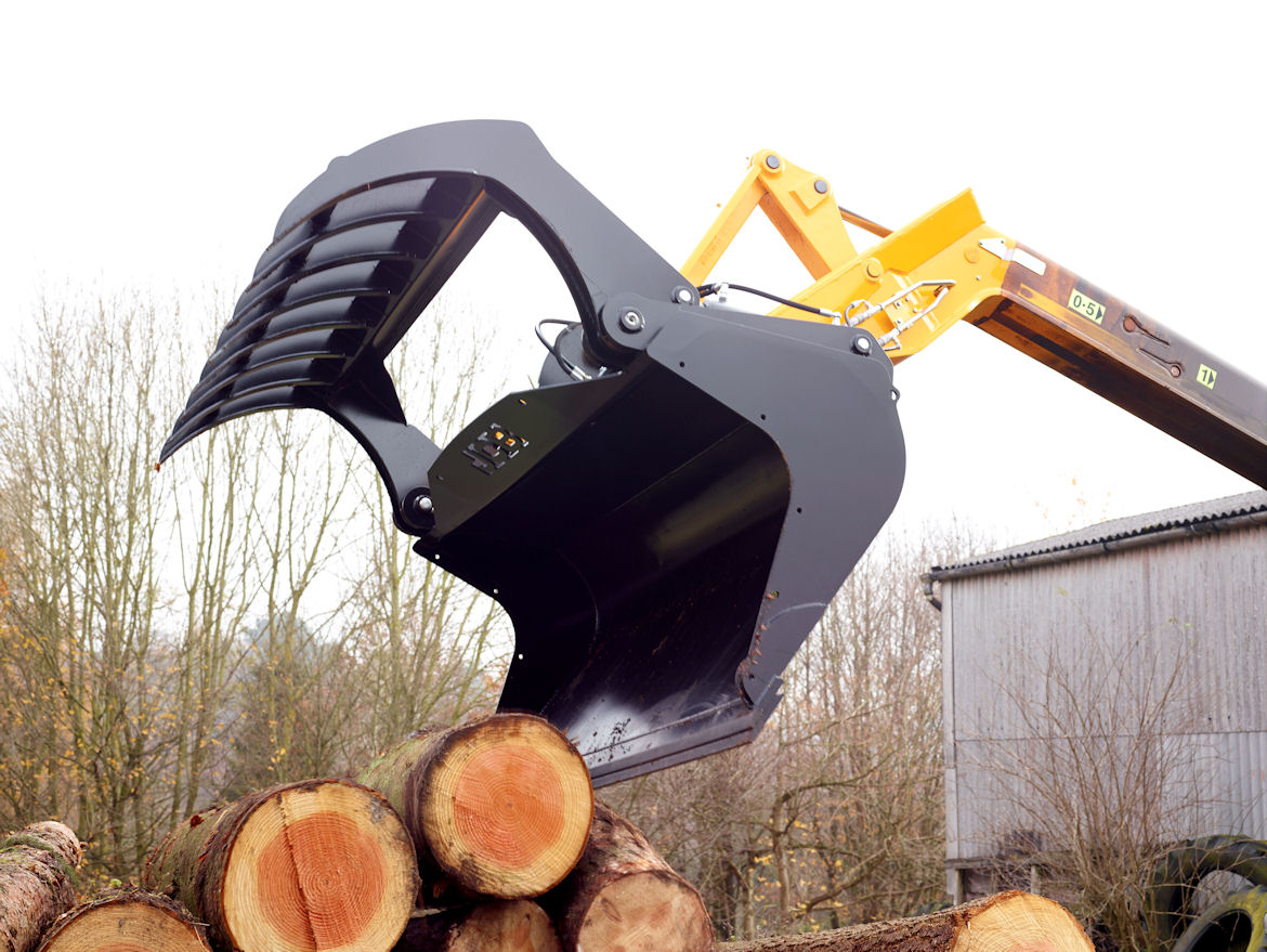 The grab opens to a gaping 1.67m to handle large volume loads.