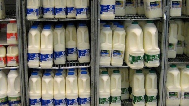 Farming unions to hold emergency summit over milk crisis