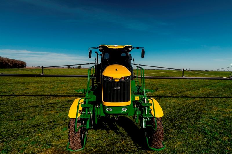 Caiman’s recent first export to Australia – an Allison-equipped, self-propelled sprayer featuring a 3,650-litre tank