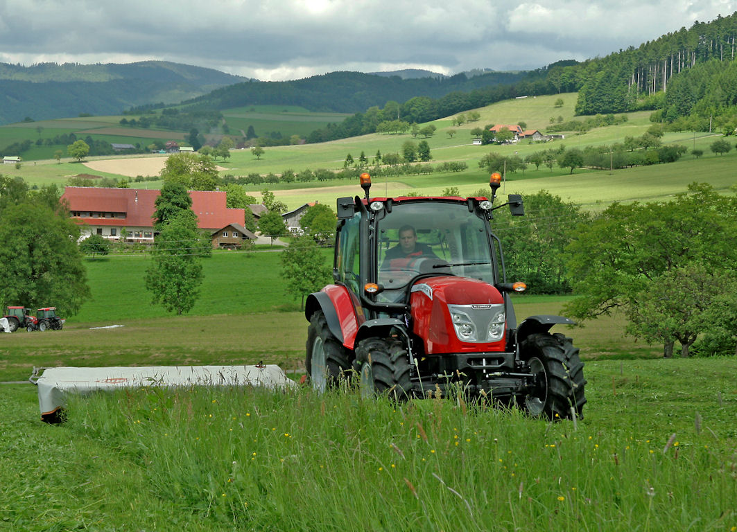 The 64-76hp McCormick X4C is an all-new design with latest-spec fuel efficient engines and a choice of 12x12 or 16x16 transmissions.