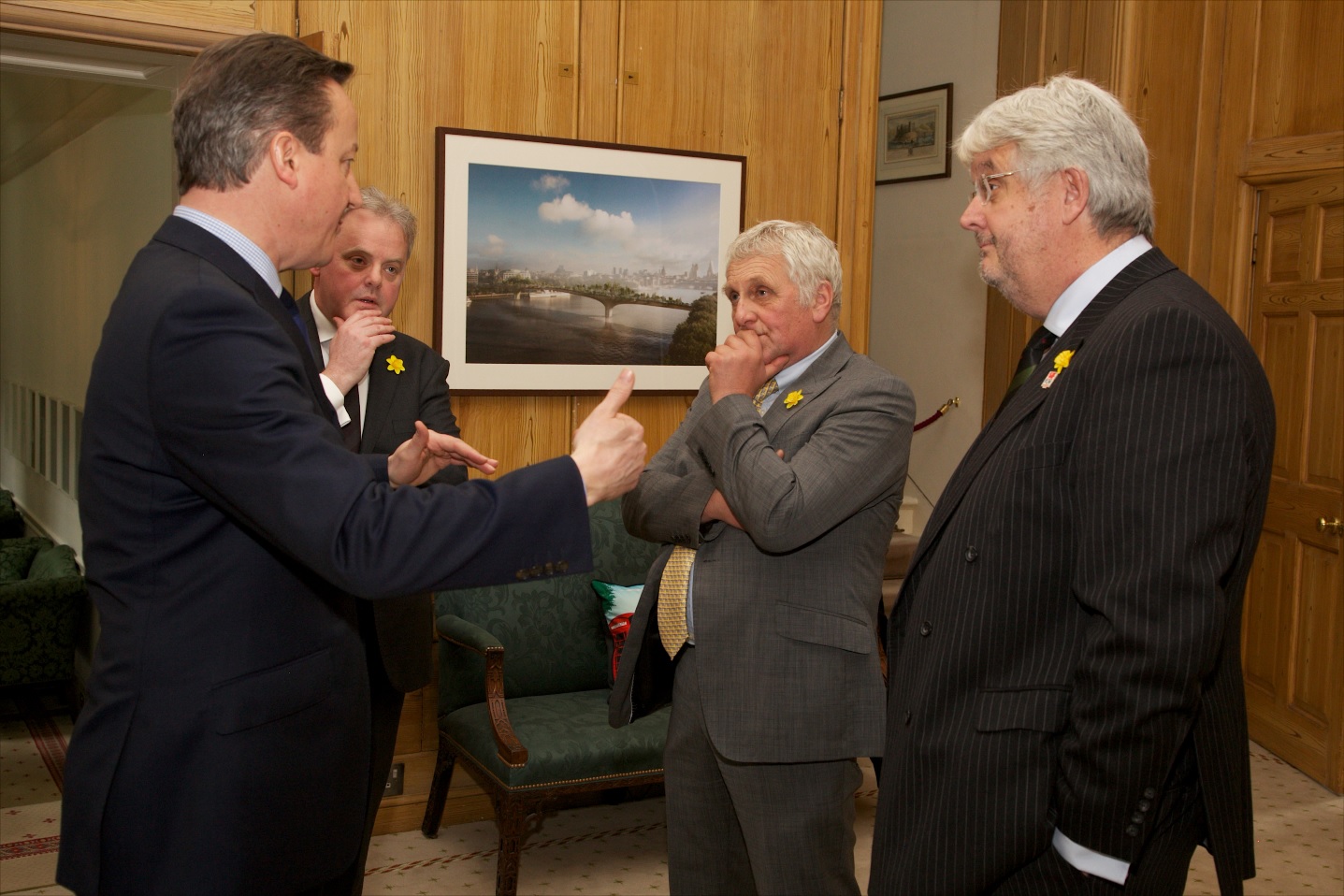 Prime Minister David Cameron discussing the EU referendum with FUW Managing Director Alan Davies and FUW President Glyn Roberts