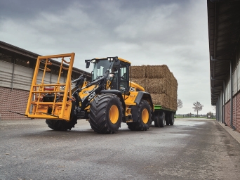 New Rockinger hitch exploits 435S Agri's towing capability.
