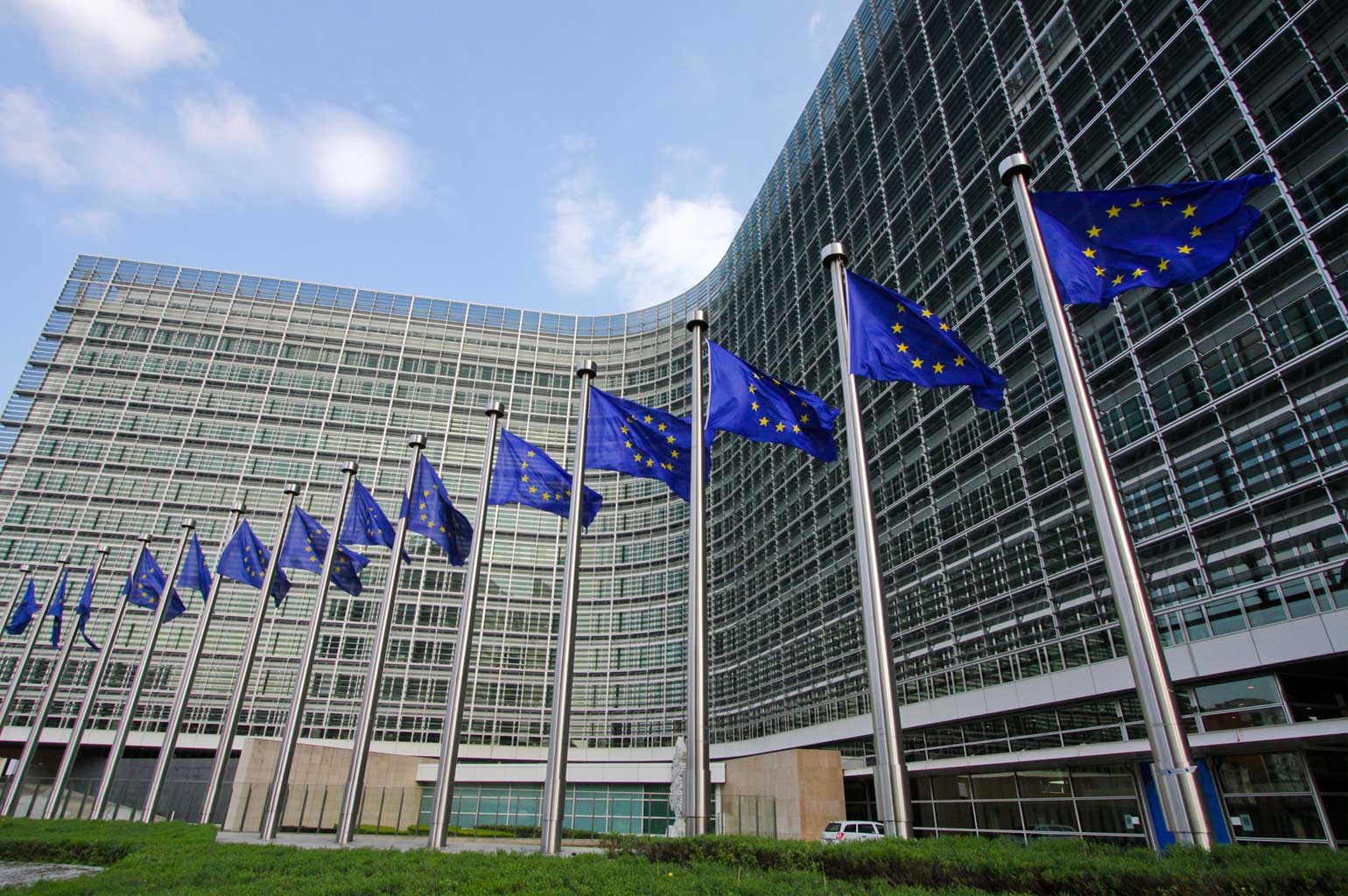 Commission requests six Member States to comply with EU rules on the acquisition of agricultural land