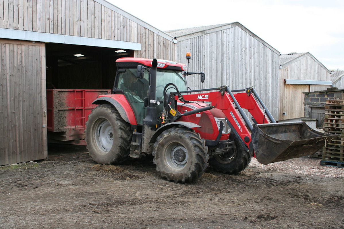 The McCormick X6.430 has 121hp for draft work rising to 133hp for trailers, slurry tankers, spreaders and pto-driven implements.