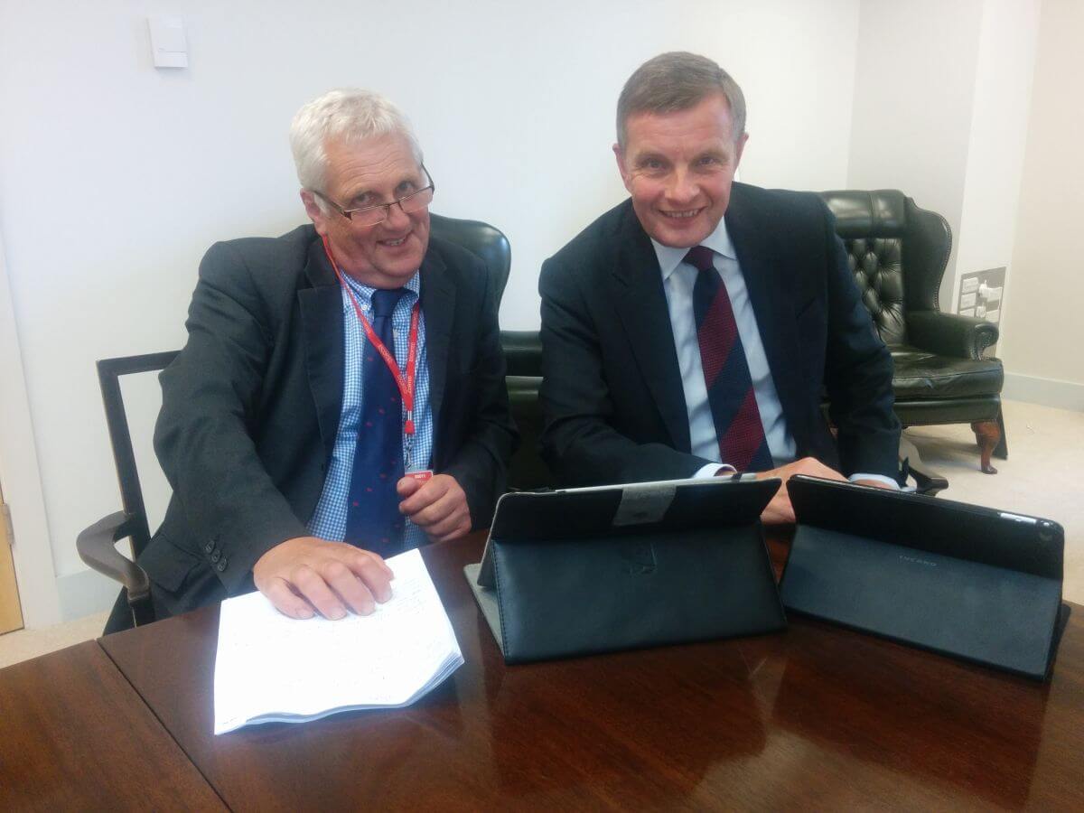 FUW President Glyn Roberts (l) met with Minister of Exiting the European Union David Jones MP ( r) at to discuss Brexit opportunities